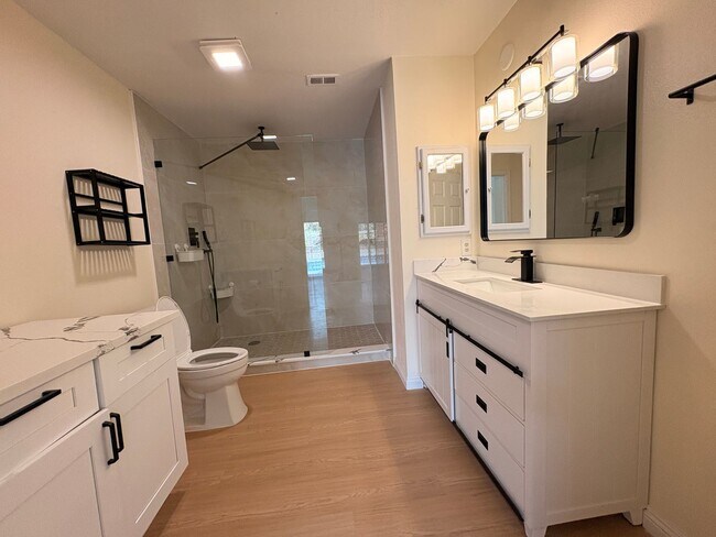 Building Photo - Rancho Cucamonga Gem – Stylish Single-Stor...