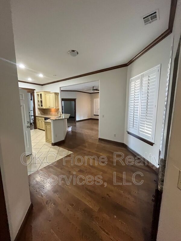 Building Photo - 1216 NW 190th Pl
