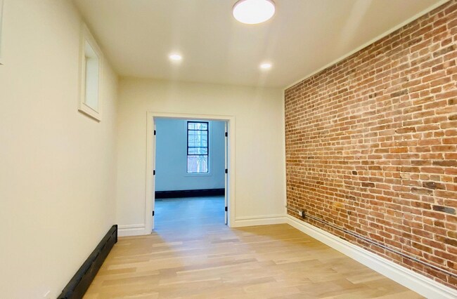 Building Photo - 522 23rd St