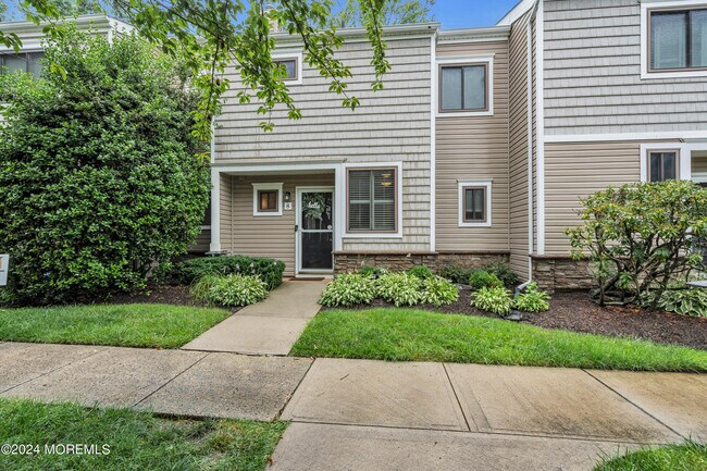 Building Photo - 8 Fern Ct