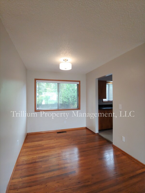 Building Photo - 215 SE 74th Ave