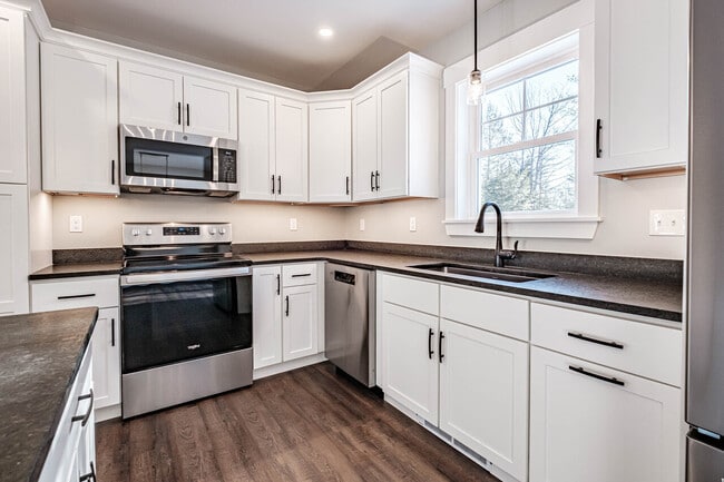 Building Photo - Highland Duplex