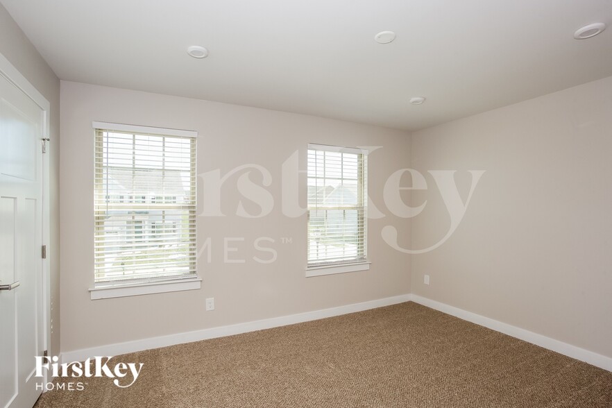 Building Photo - 1658 Scarbrough Cir SW