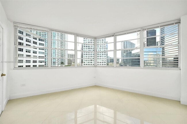 Building Photo - 801 Brickell Bay Dr