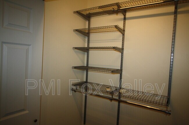 Building Photo - 826 Tayco St