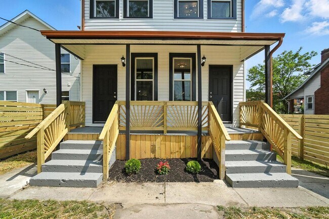 Building Photo - 887-889 E Livingston Ave