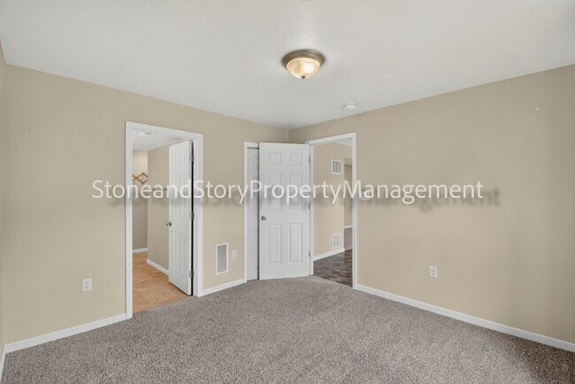 Building Photo - 6926 SW 17th St