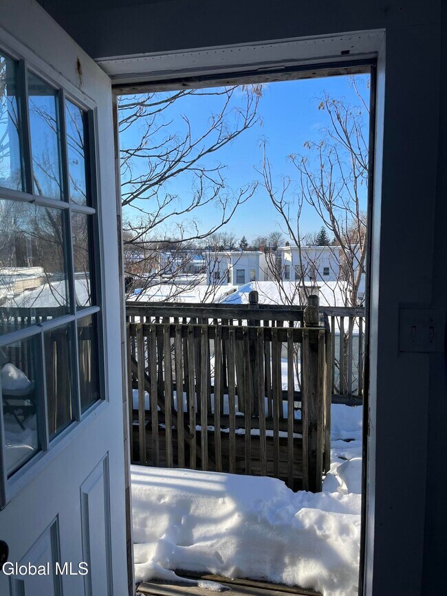 Building Photo - 154 Spring St