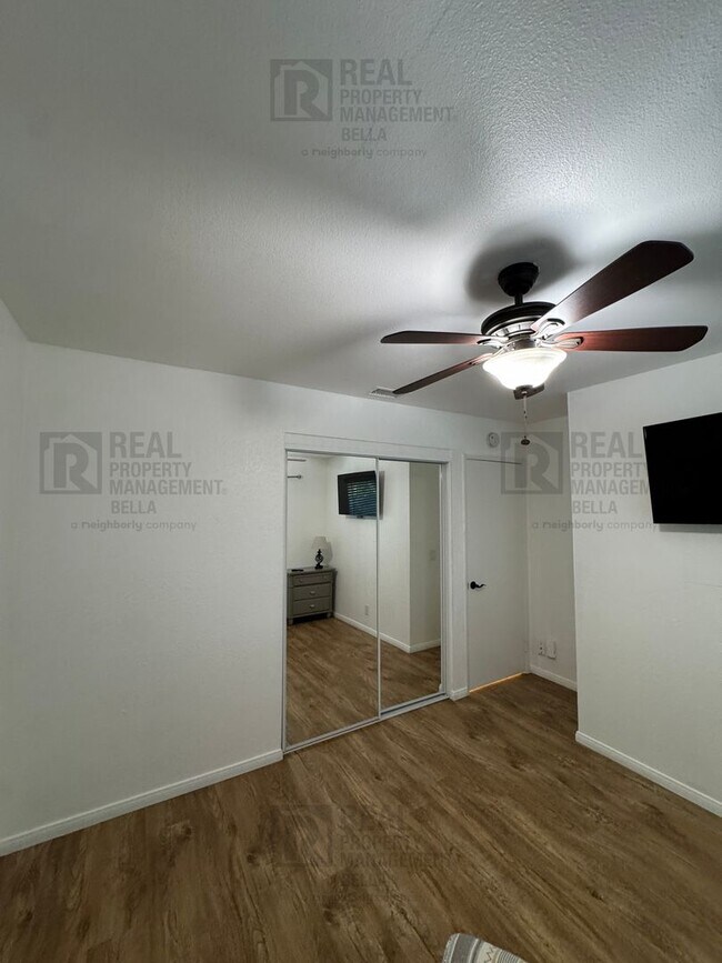 Building Photo - 24311 Canyon Lake Dr N