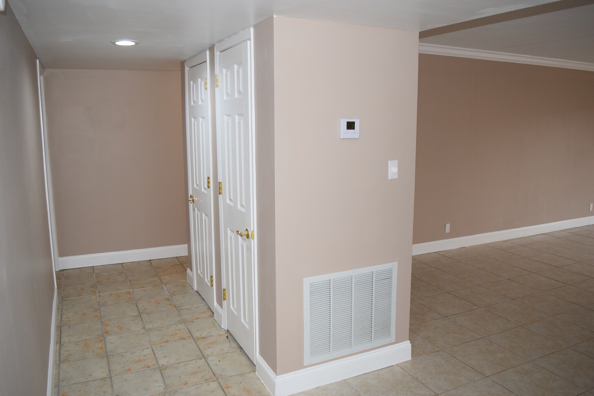 Building Photo - 8526 Madrid Ct