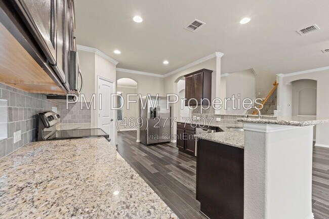 Building Photo - 1624 Medina Ln
