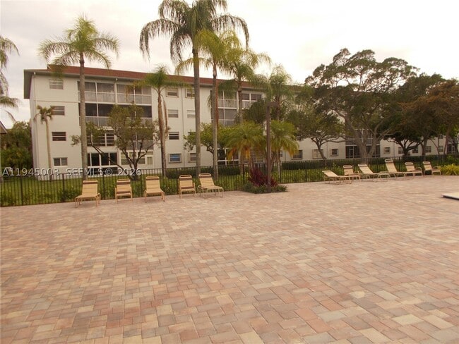 Building Photo - 1400 SW 124th Terrace