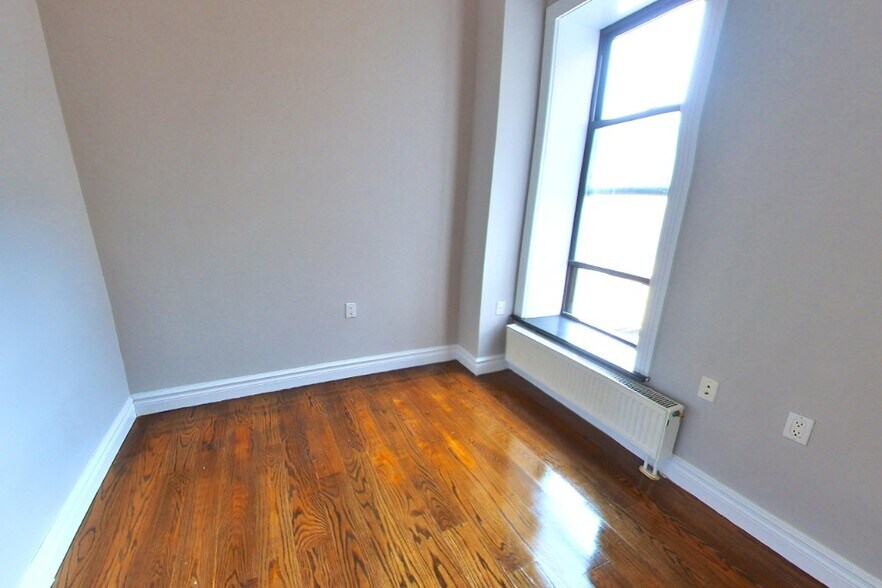 Building Photo - 202 E 13th St