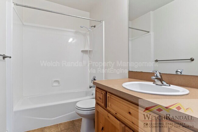 Building Photo - 2126 Pebblebrook Rd