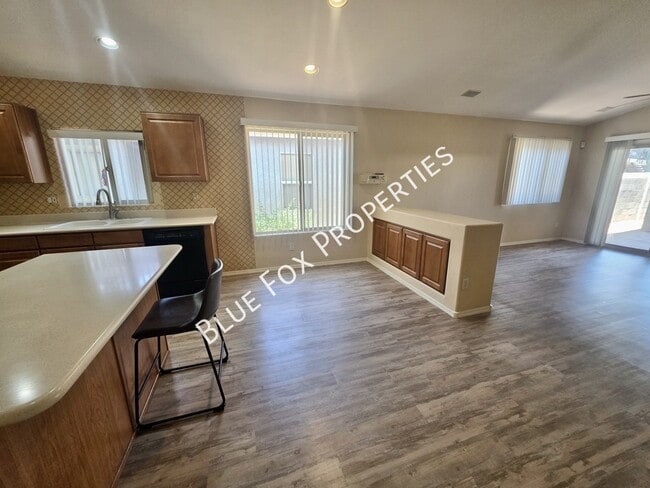 Building Photo - 6078 N Panorama Park Dr