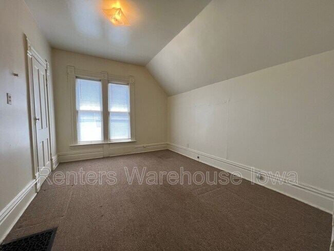 Building Photo - 1032 22nd St