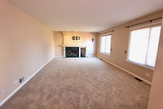 Building Photo - 18376 W Springwood Dr