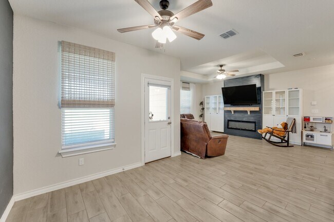 Building Photo - 630 Ridgehorn Dr