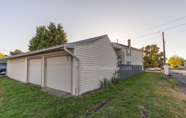 Building Photo - 423 N Bedford St