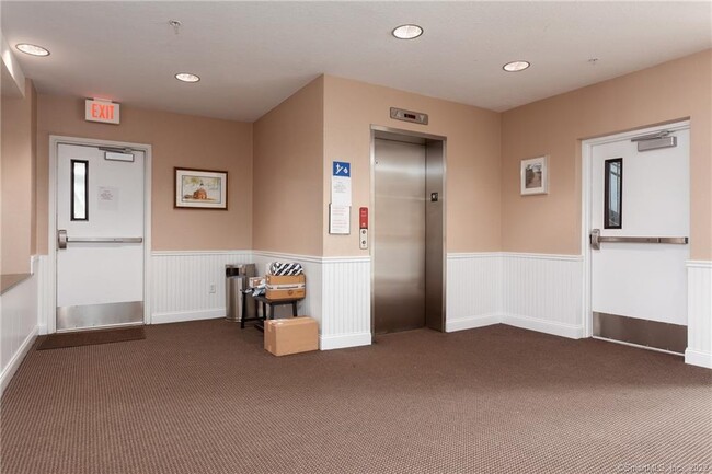 Building Photo - 4 Daskams Ln