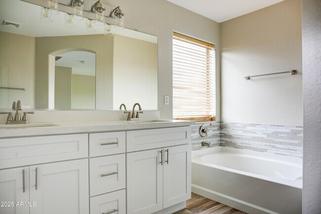 Building Photo - 6656 S Classic Way
