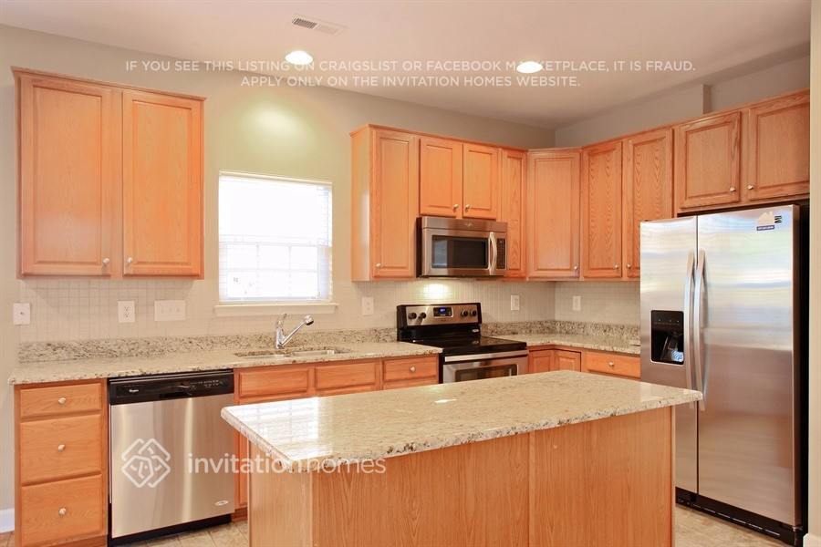 Building Photo - 8116 Acacia Court