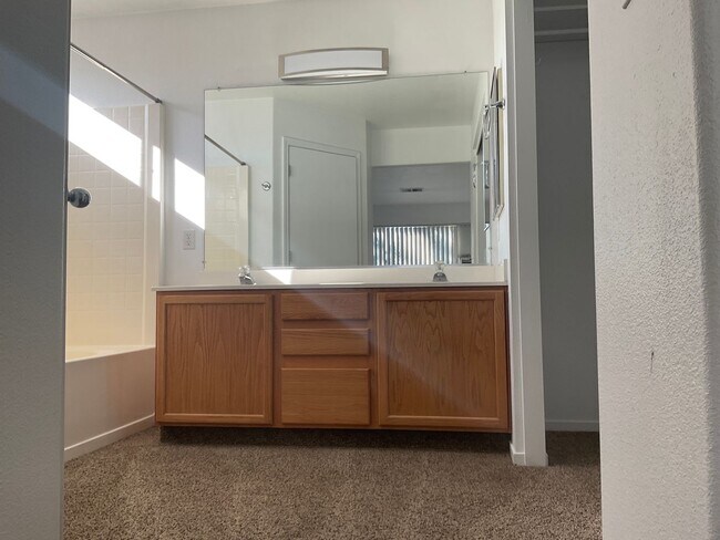 Building Photo - Sparks Family Home in Great Commuting and shopping Location with $1000 Move in Rent Credit!