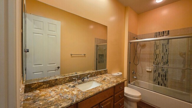 Building Photo - 3 bedroom 3 bathroom 2 car garage townhome in Mission Inn.