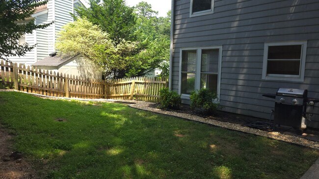 Building Photo - 10480 Summer Creek Dr
