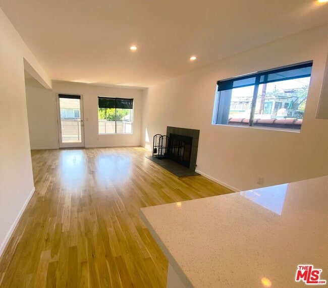 Building Photo - 504 Altair Pl