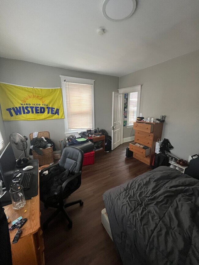 Building Photo - Five Bedroom Available for 26-27 School Year!