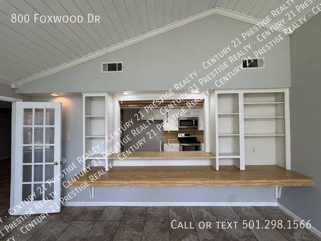 Building Photo - 800 Foxwood Dr