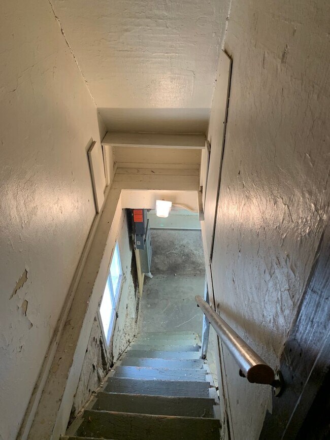 Building Photo - 418 S Orchard St