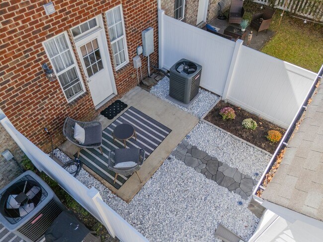 Building Photo - UPGRADES! Two Bedroom Townhouse - Six Month Lease Only!!