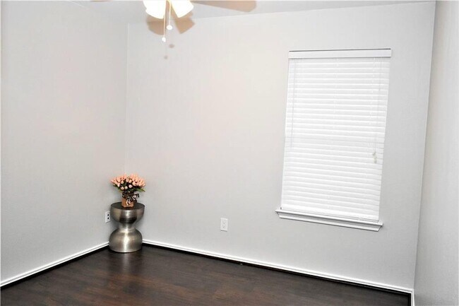 Building Photo - 3715 Julianas Way