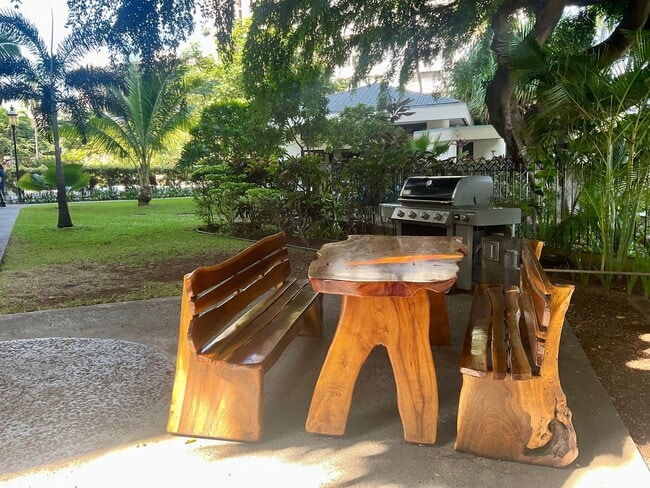 Building Photo - Charming & Convenient Studio, Great Building