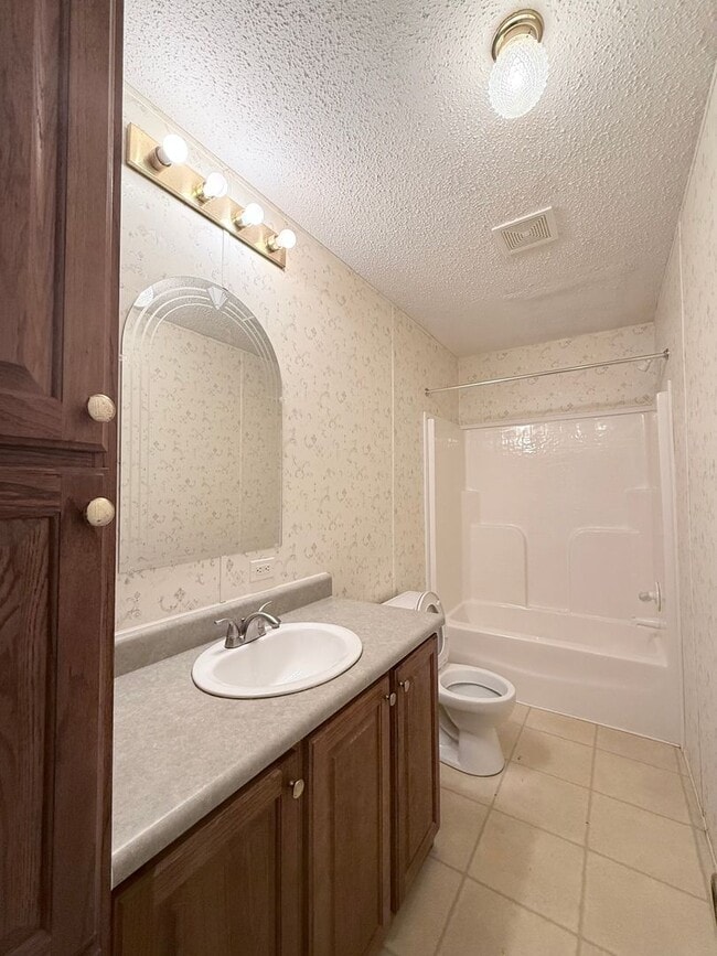 Building Photo - Beauregard Rental On Large 1/2 Acre Lot!