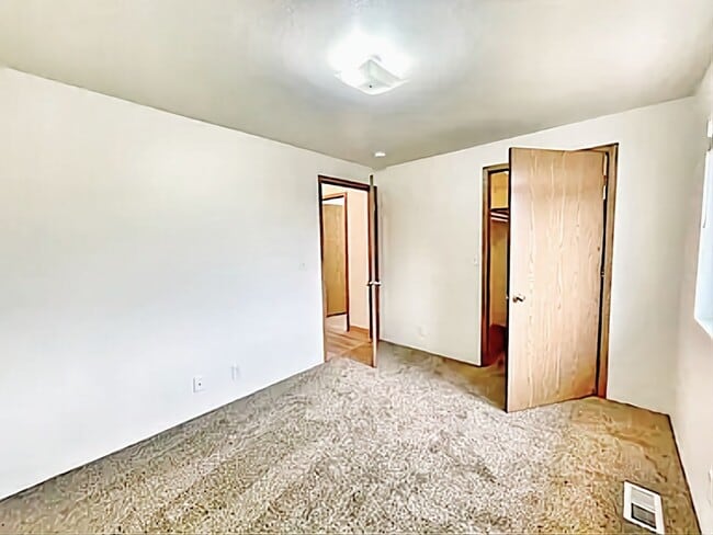 Building Photo - Beautiful 3 bed 2 bath Townhome in Boise! ...