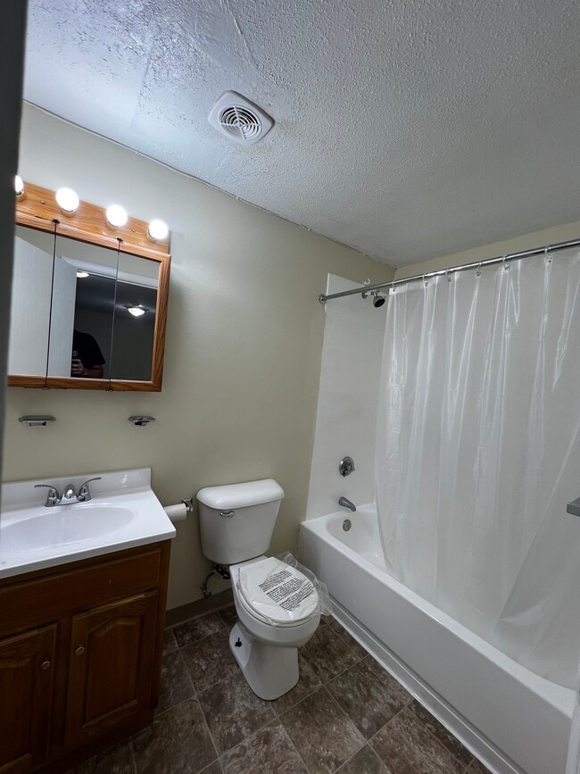 Building Photo - 4 Adams Cir