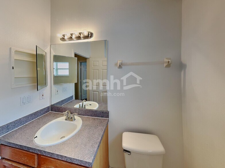 Building Photo - 2386 Blue Sapphire Cir