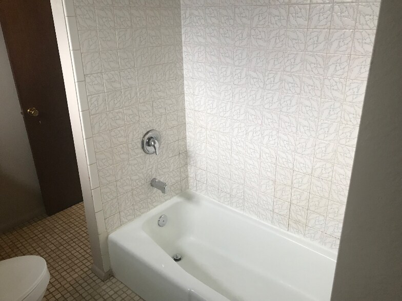 Building Photo - 294 N 300 W