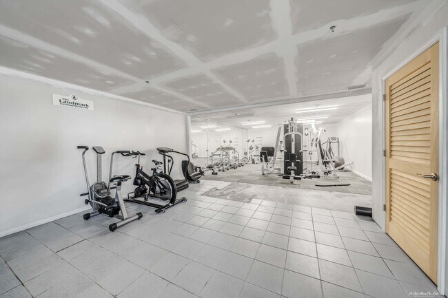Building Photo - 2100 W Beach Dr