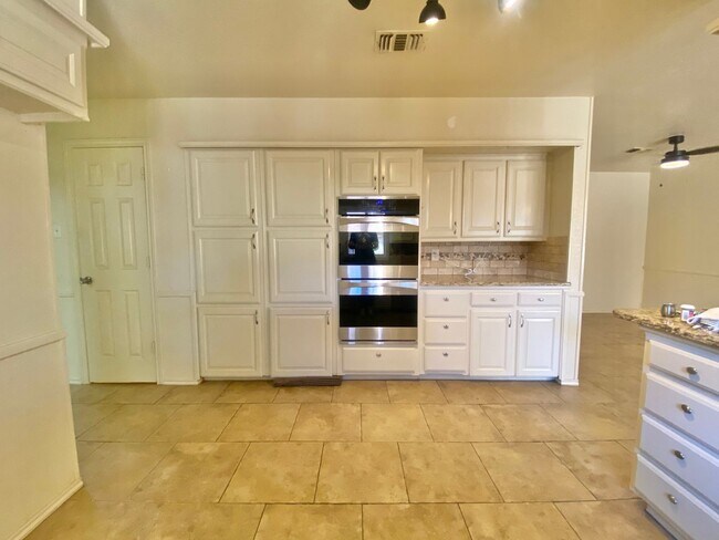 Building Photo - Great 5 bedroom home near LCU now available