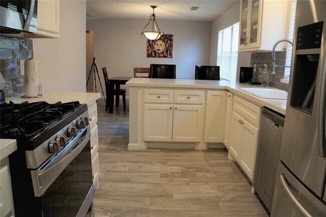 Building Photo - 11014 Landsbury Cir