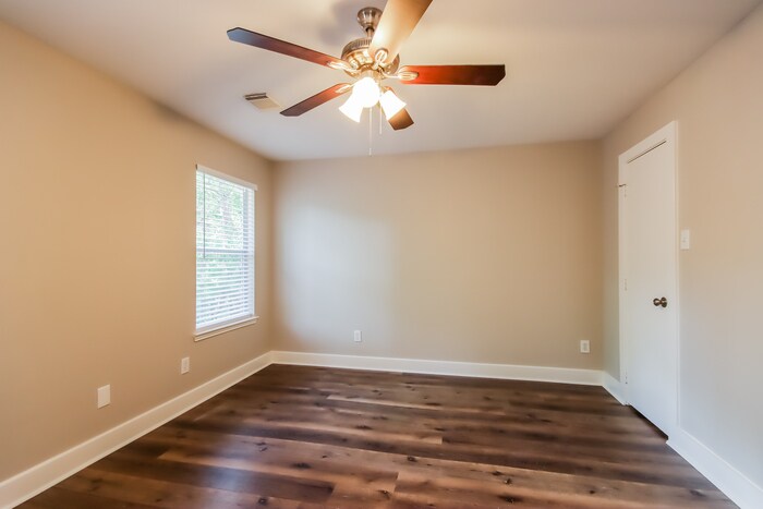 Building Photo - 21928 New Forest