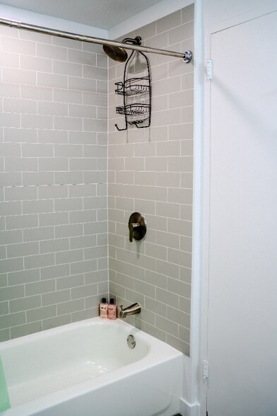 Building Photo - 6125 E Indian School Rd