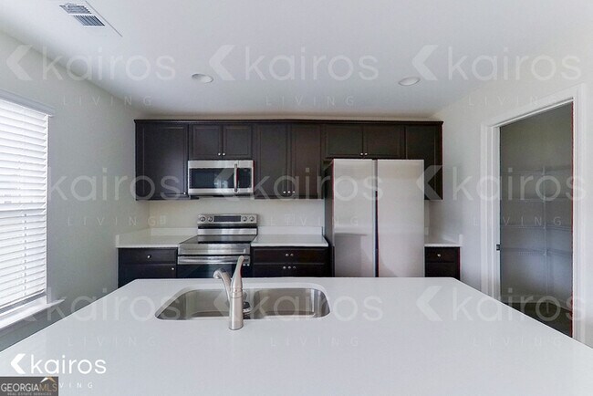 Building Photo - 24 Duluth Dr