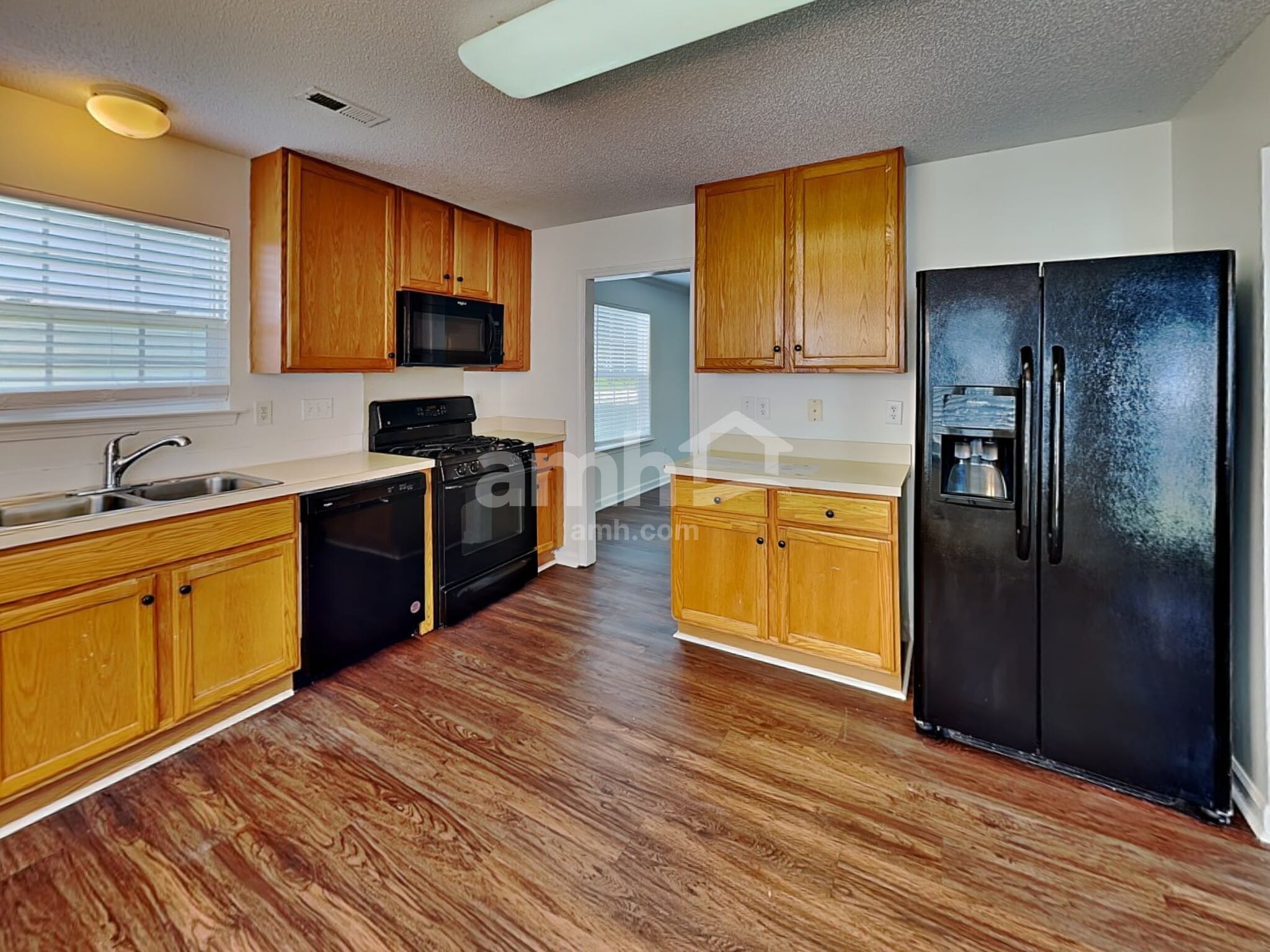 Building Photo - 1014 Holly Park Dr
