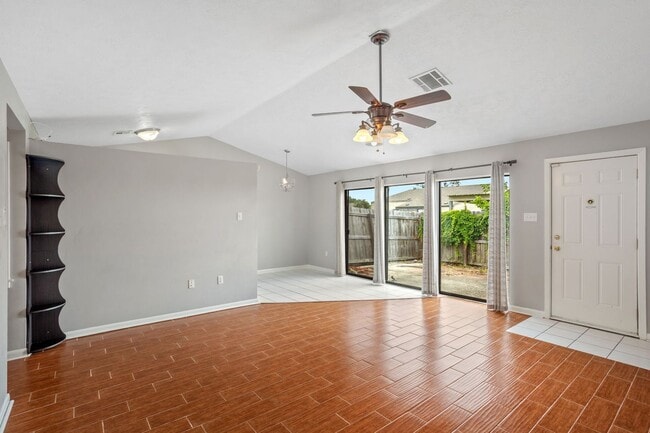 Building Photo - Duplex for rent!