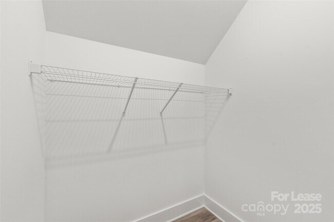 Building Photo - 712 Seldon Dr
